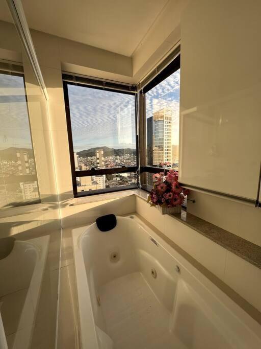 Apartamento No Centro, Com Vista Mar E Cristo Luz Balneário Camboriú Esterno foto