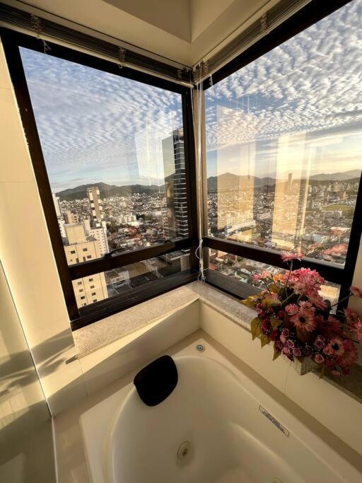Apartamento No Centro, Com Vista Mar E Cristo Luz Balneário Camboriú Esterno foto